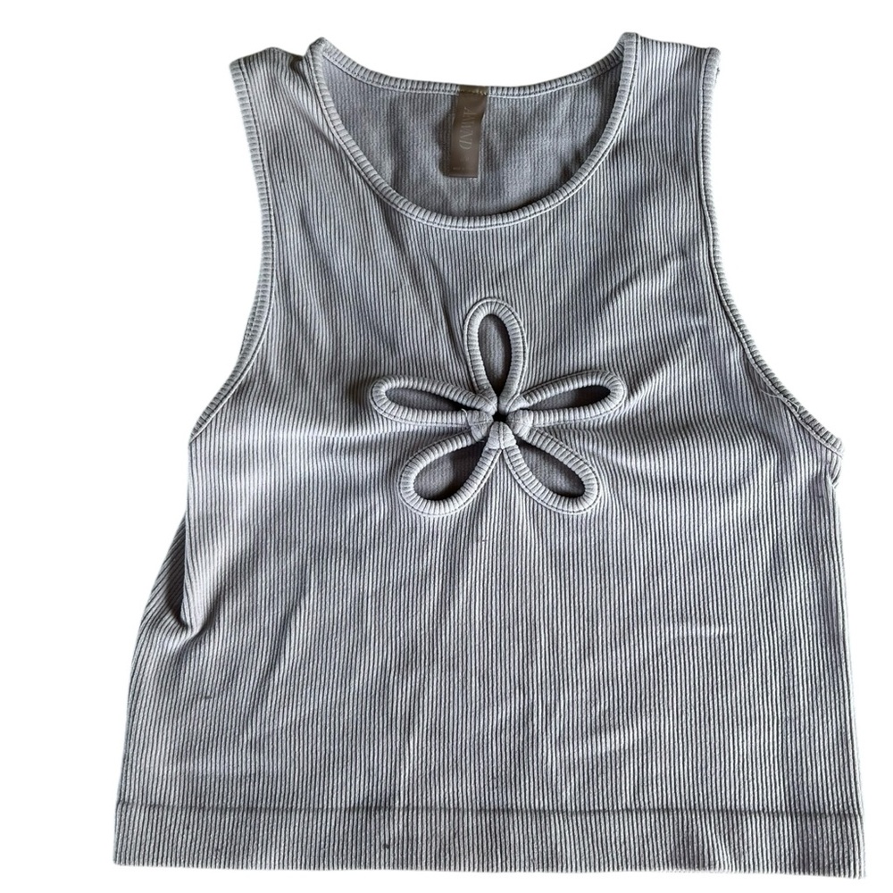 Gray tank top with flower design